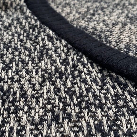 Black and white knit sweater - Picture 2 of 2